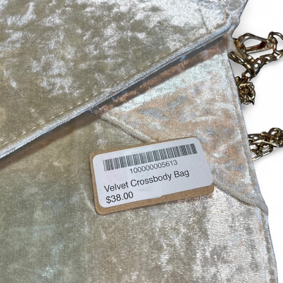 Ivory Large Velvet Envelope Shaped Crossbody Bag With Gold Chain and Tassel - Picture 4 of 6